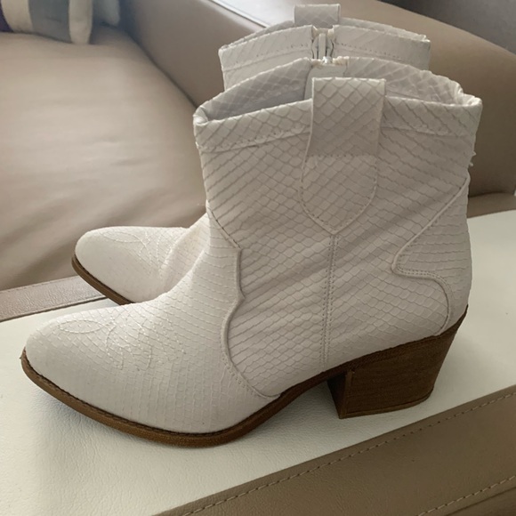 Dirty Laundry Cowboy Boots - Picture 14 of 14